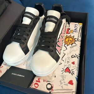 Like New Dolce & Gabbana Sneakers 💯 % Authentic